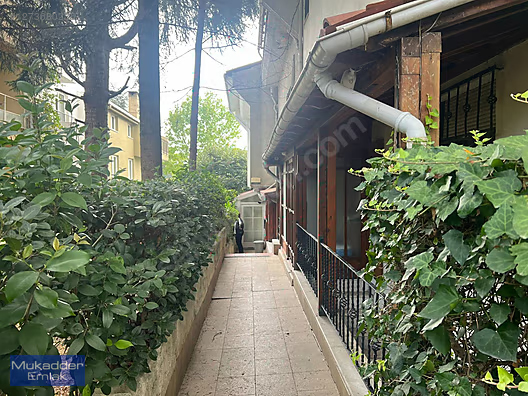 KEMER EVLERİNDE YEŞİLLİKLER İÇERİSİNDE BAHÇELİ VILLA